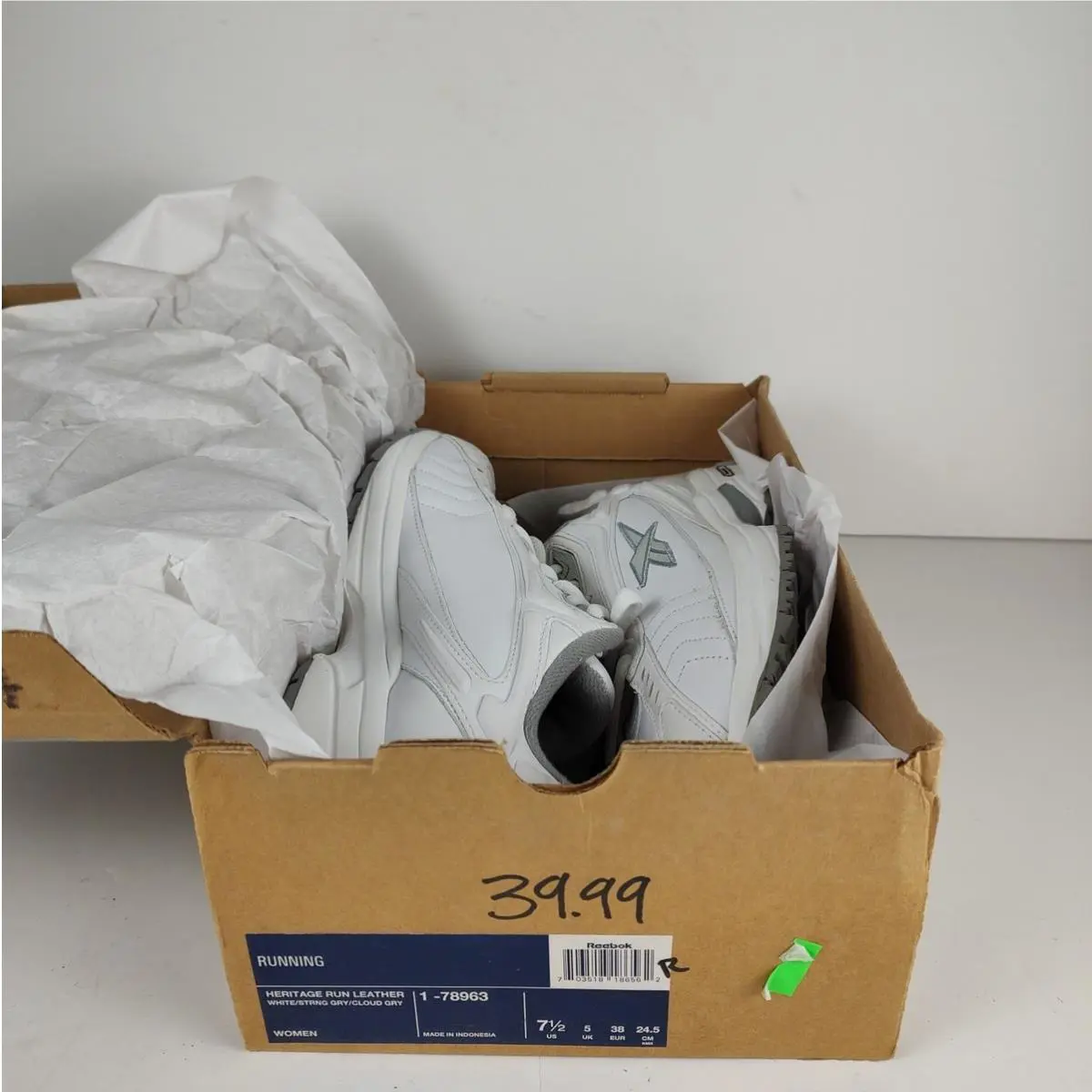 Reebok shoes - White 9