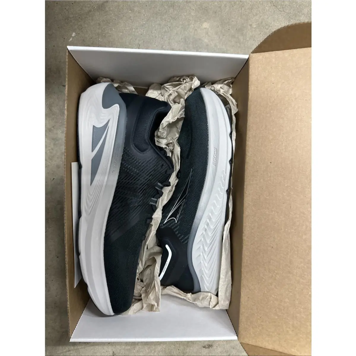 Altra AL0A82C5000 Men`s Paradigm 7 Black Athletic Size 11