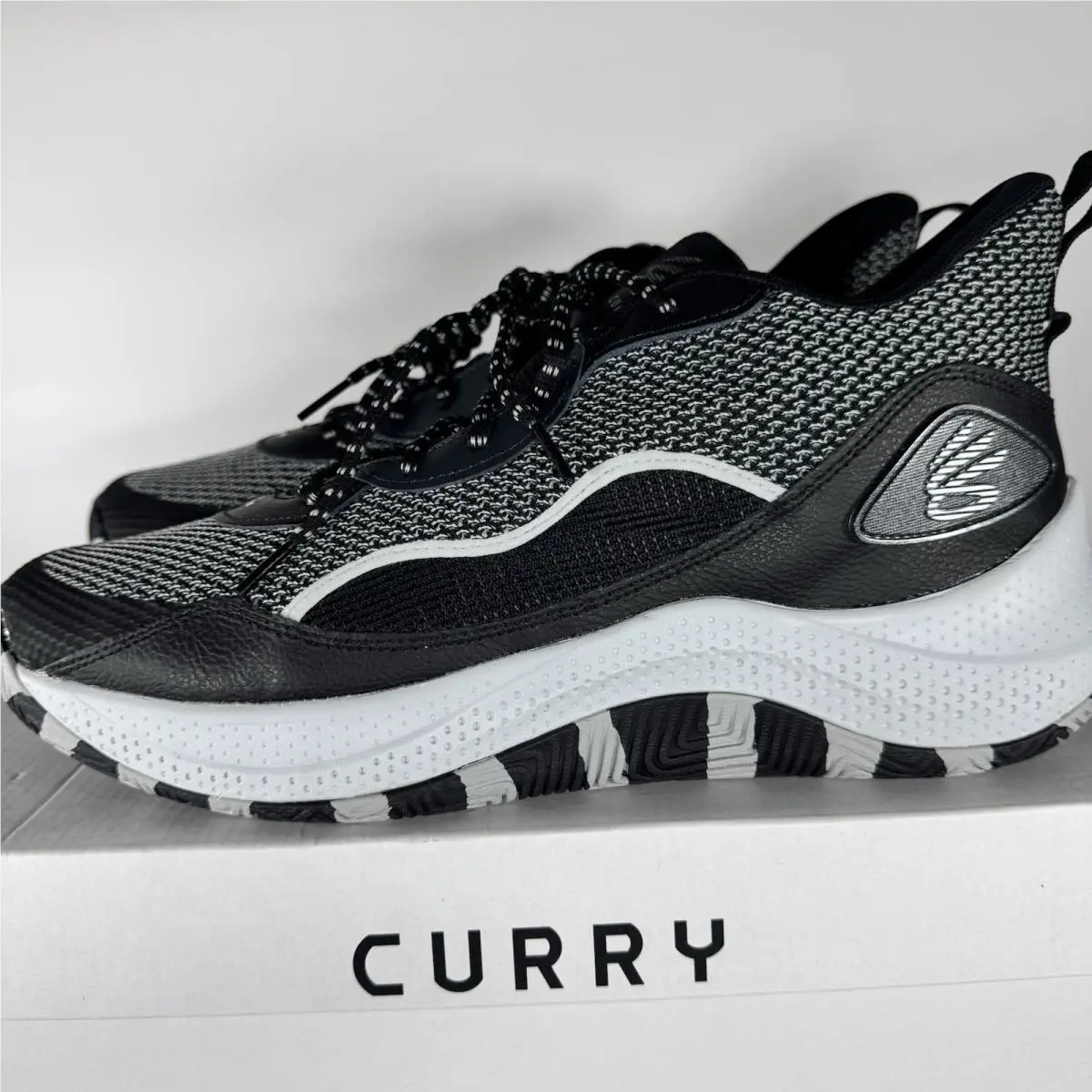 Under Armour shoes - Under Armour Curry 3Z 24 - 3027626-001 - Black Gray 1