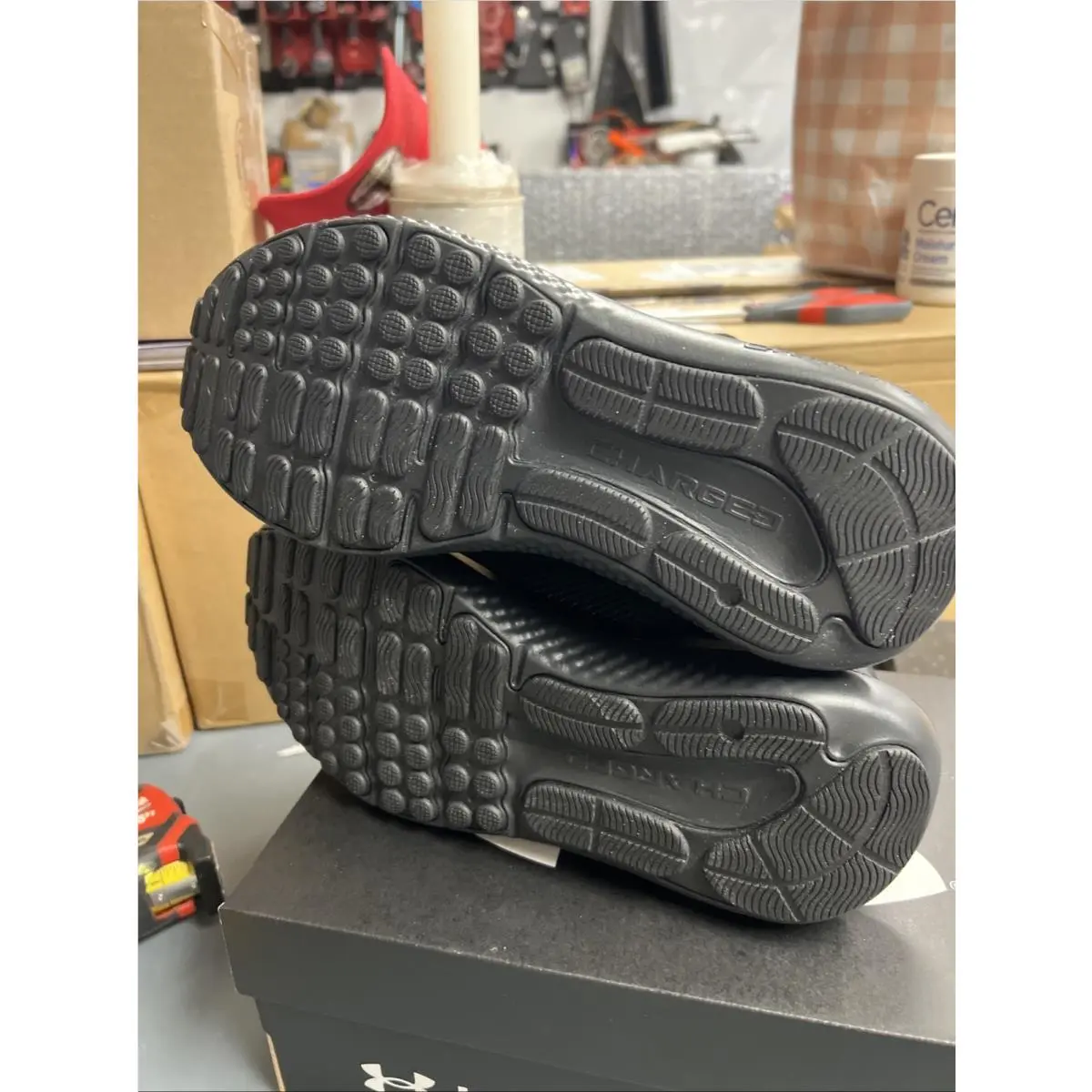 Under Armour shoes - UA Surge - Surge - 3027000-002 - Black 8