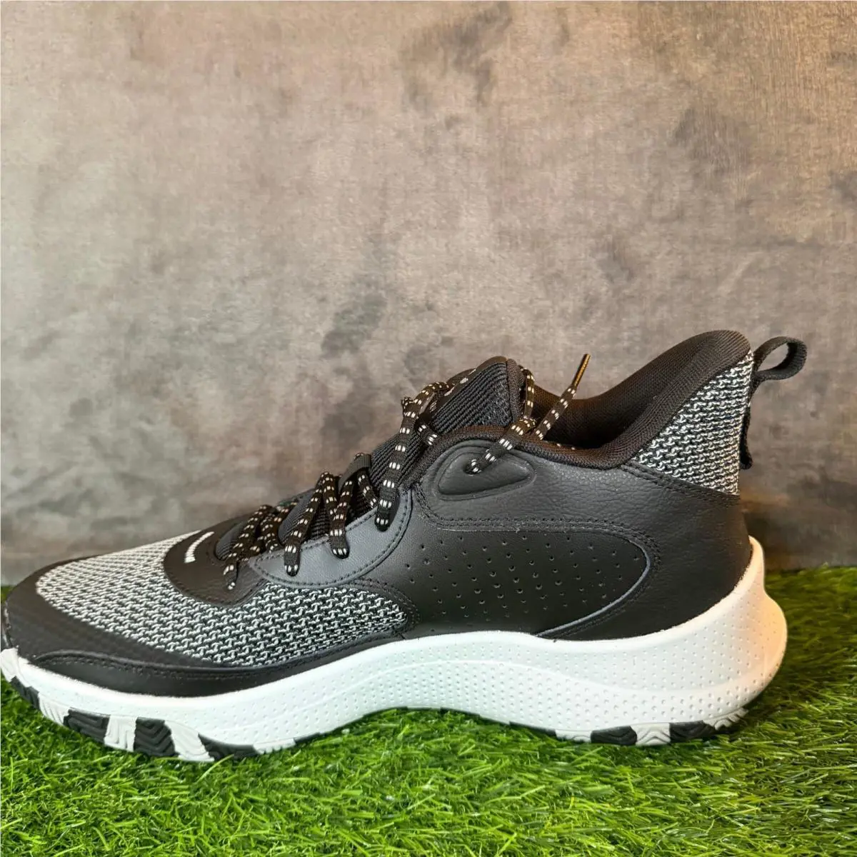 Under Armour shoes - Black 3