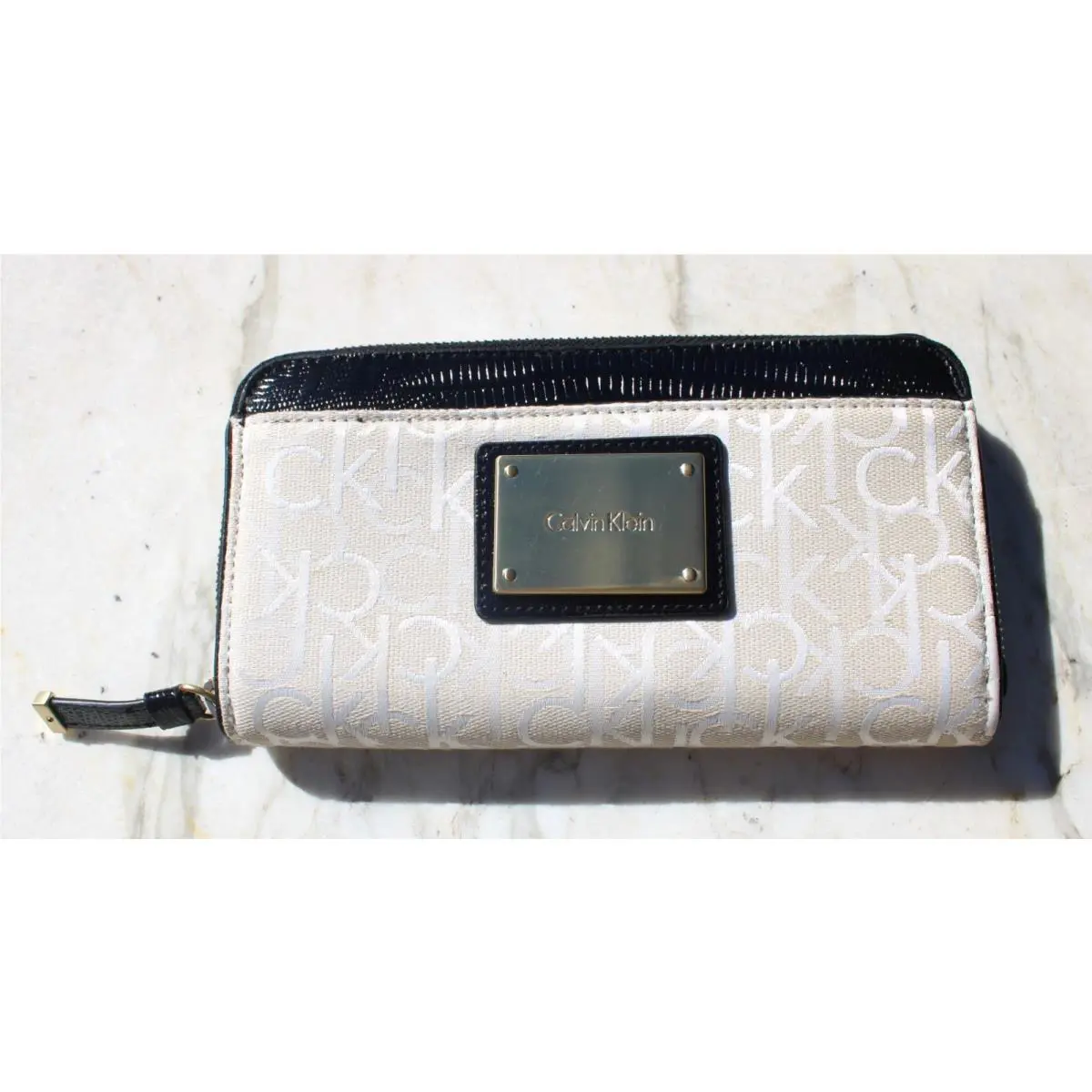Calvin Klein Women Wallet Vanilla 8x4 Inch Logo Monogram