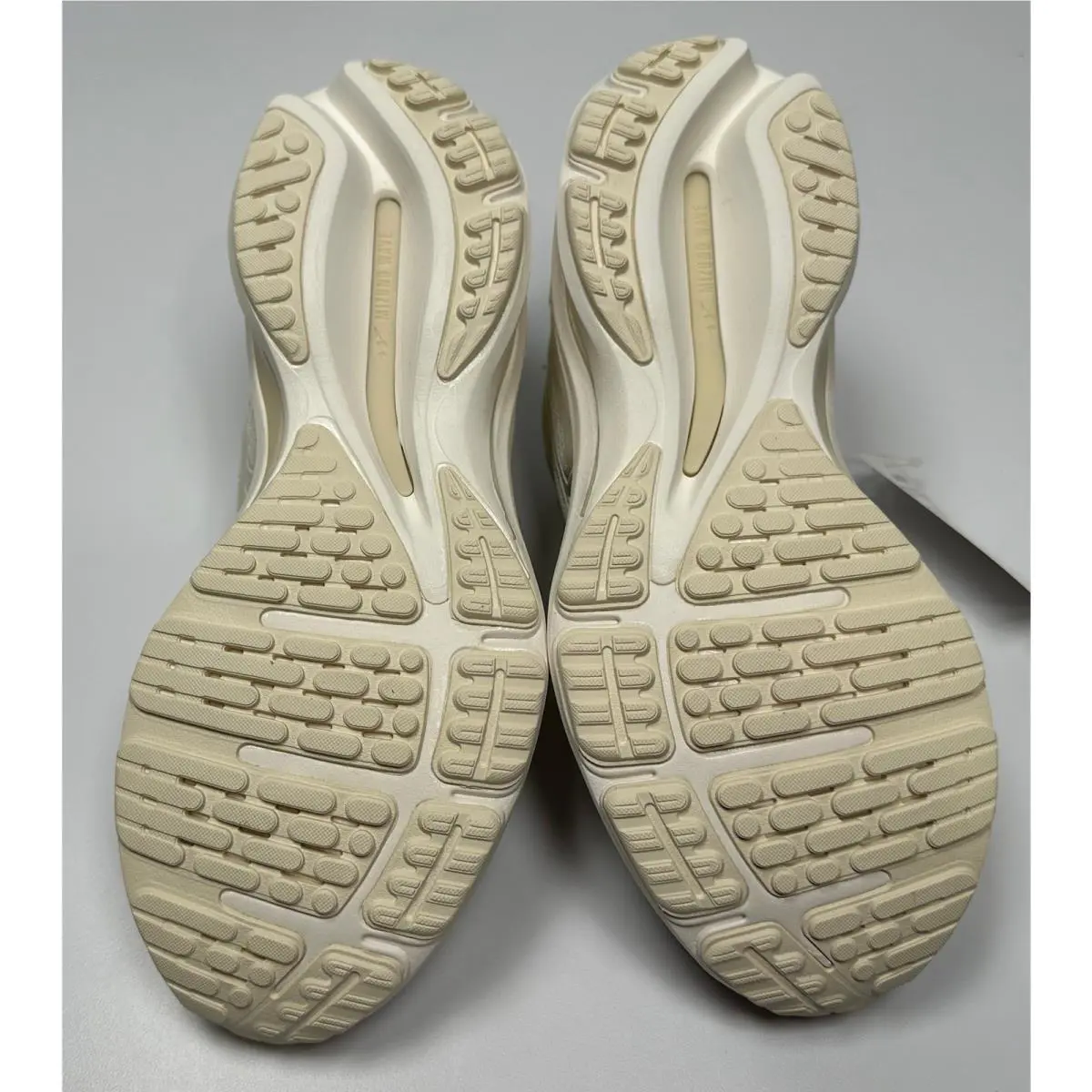 Mizuno shoes - Cream 6