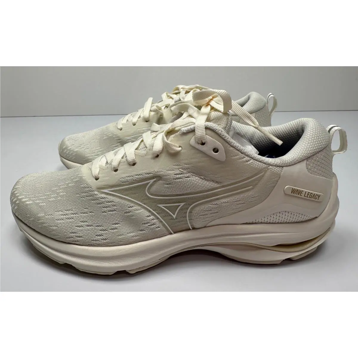 Mizuno shoes - Cream 2