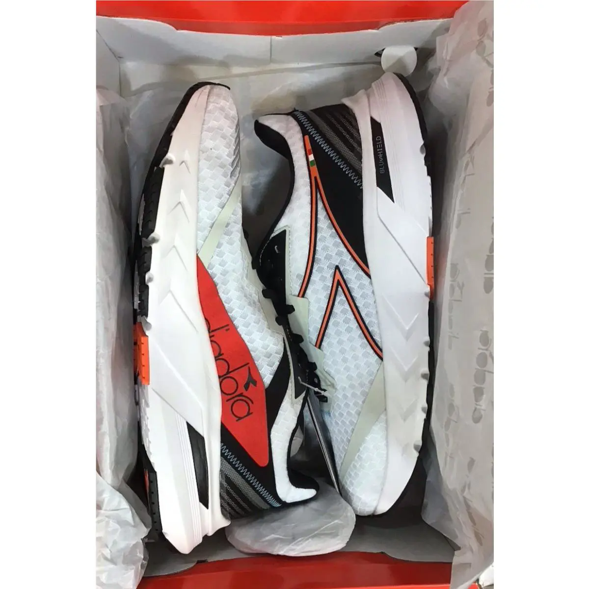Diadora shoes - diadora Mythos Blushield Volo 2 Running - 178071-C9804 - White 5