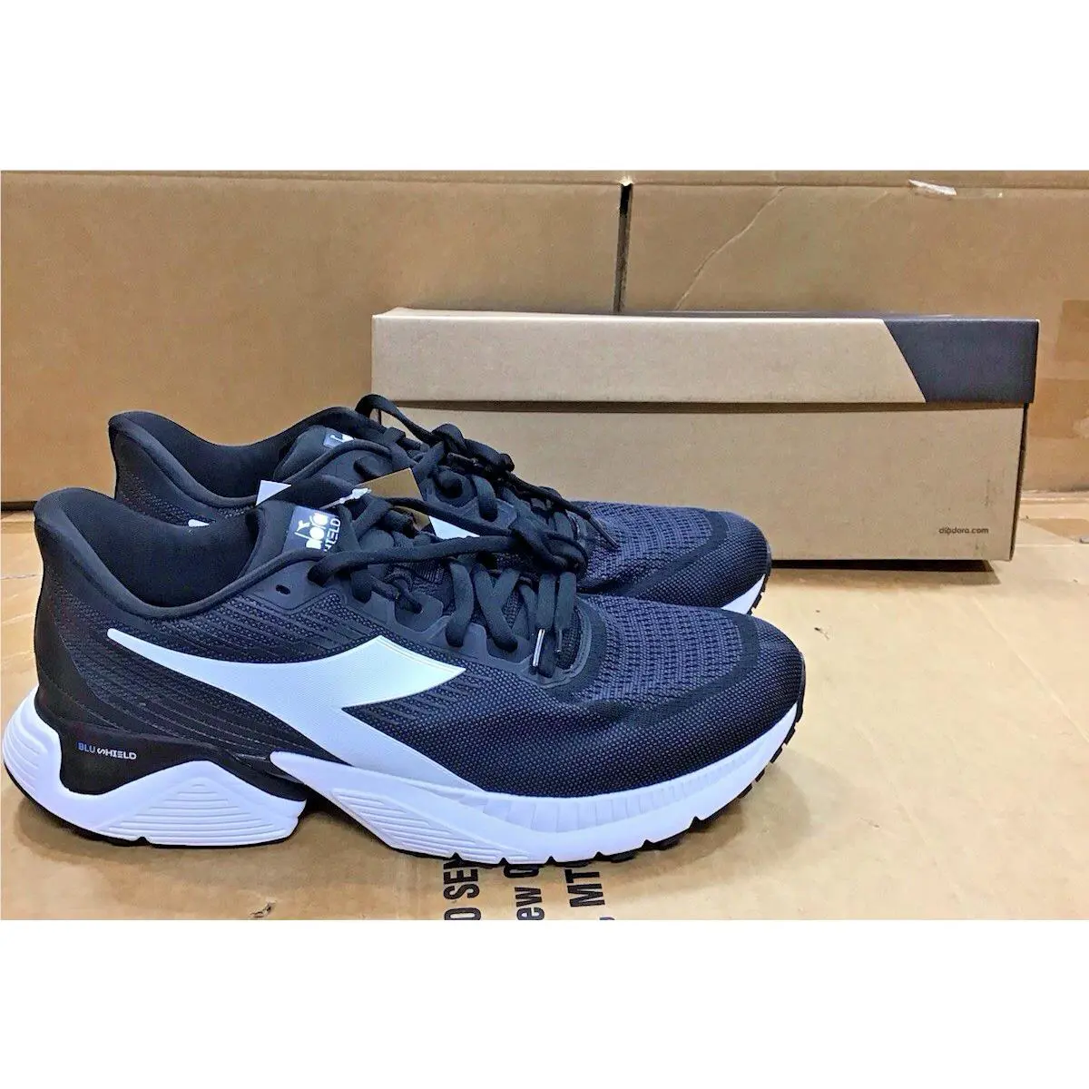 Diadora shoes - diadora Mythos Blushield Vigore 3 Running - 178046-C7406 - Black 3
