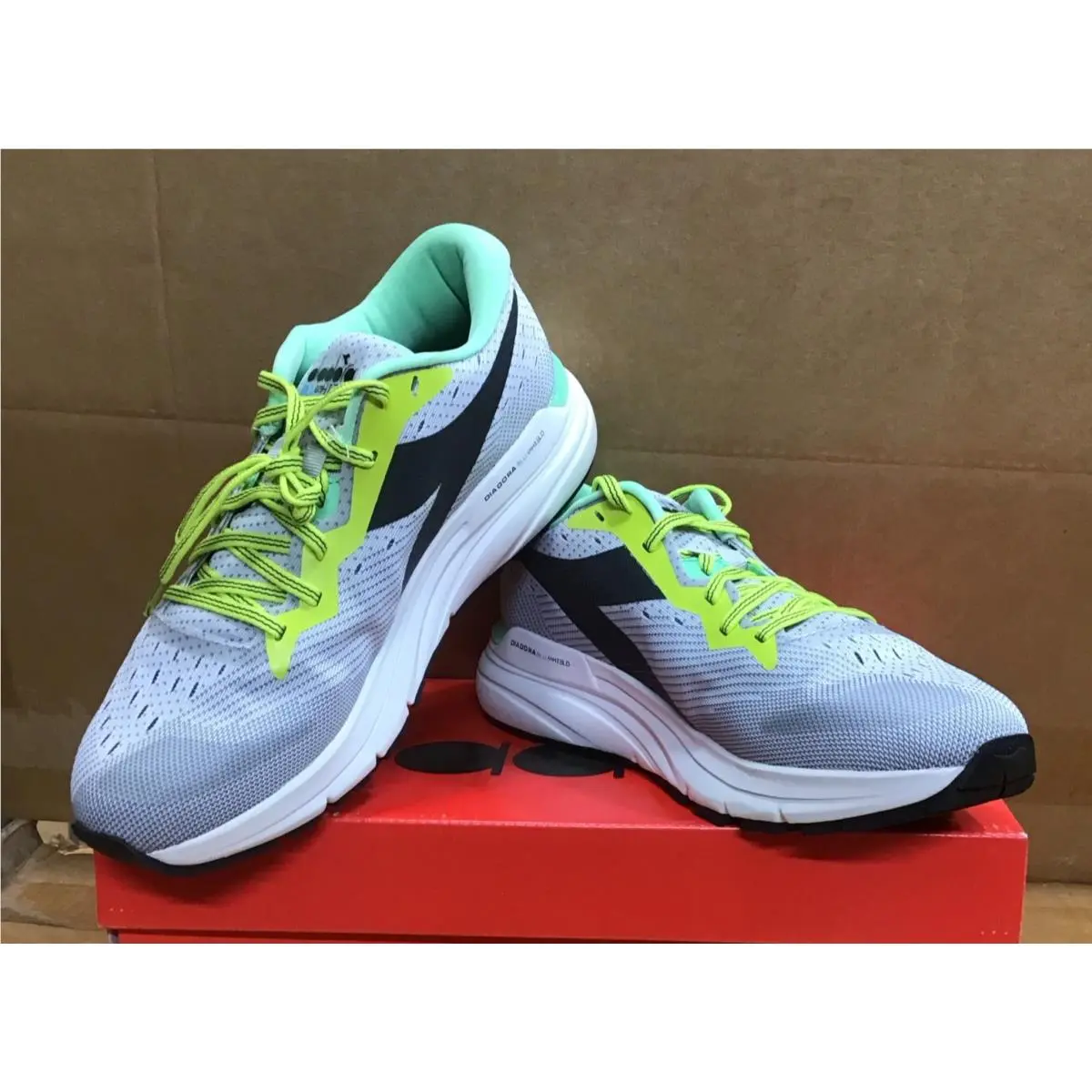 Diadora shoes - diadora Mythos Blushield 6 Running - 176883-C9614 - Silver 8