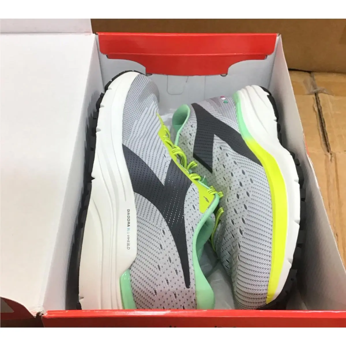 Diadora shoes - diadora Mythos Blushield 6 Running - 176883-C9614 - Silver 12