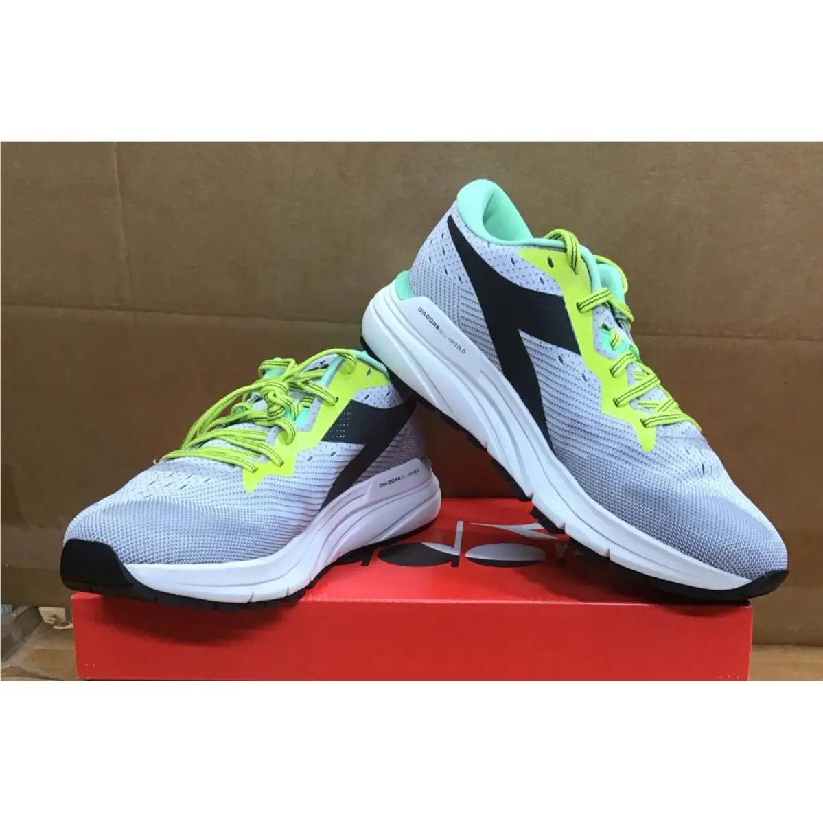 Diadora shoes - diadora Mythos Blushield 6 Running - 176883-C9614 - Silver 7