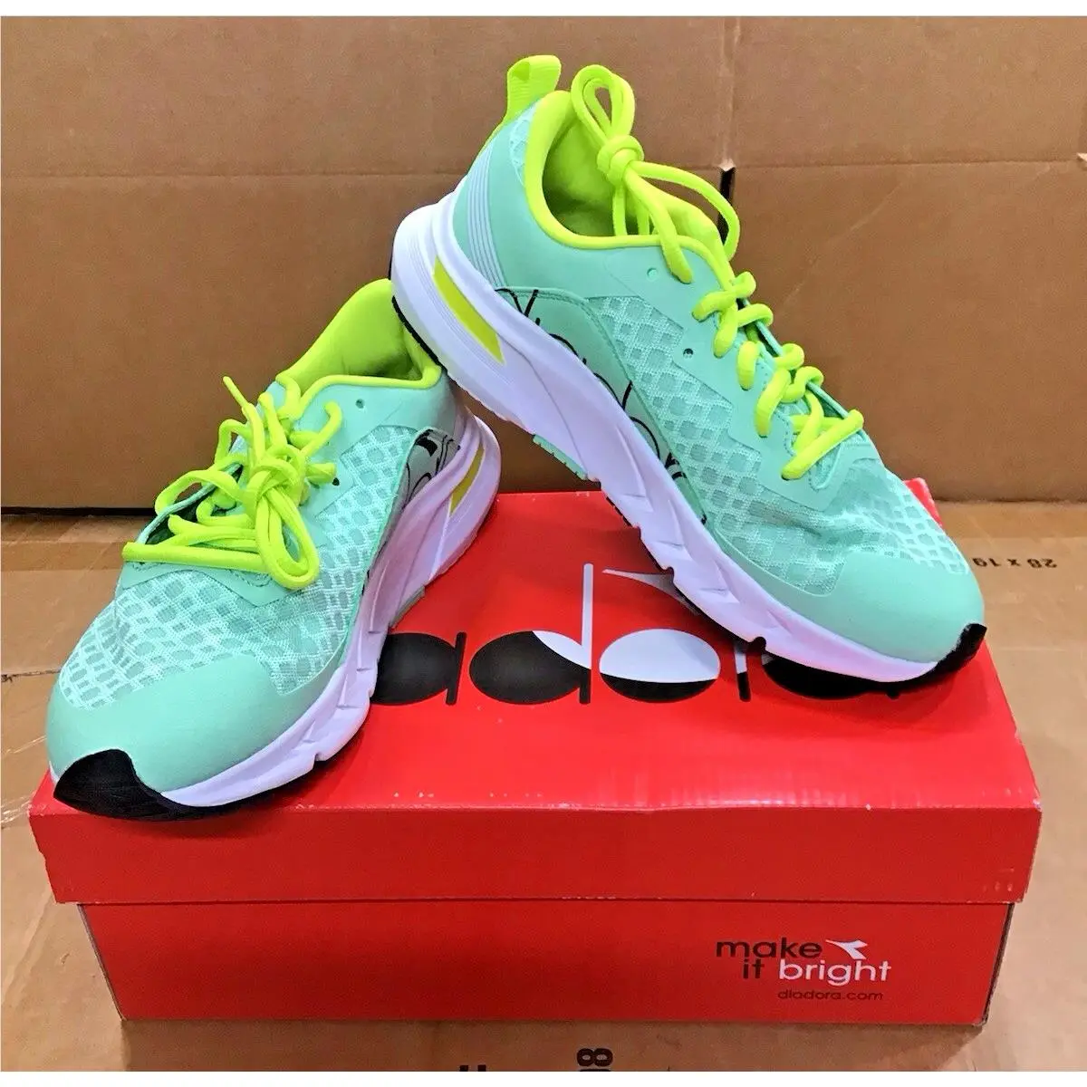 Diadora shoes - diadora Mythos Blushield Volo W Running - 176896-C9615 - Green 0