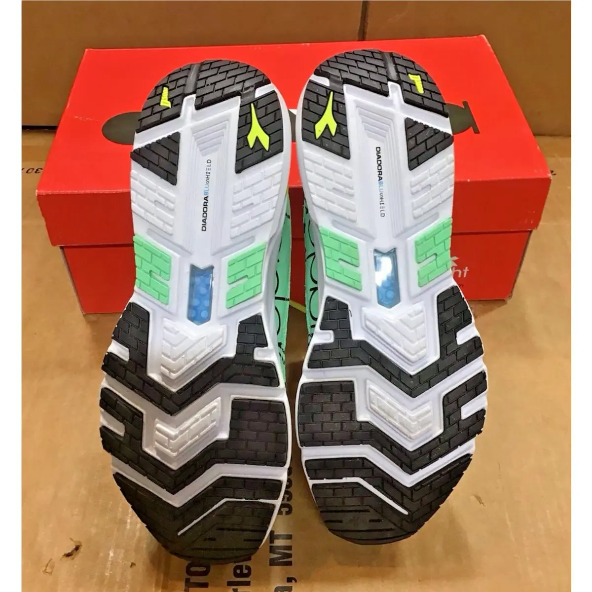 Diadora shoes - diadora Mythos Blushield Volo W Running - 176896-C9615 - Green 2