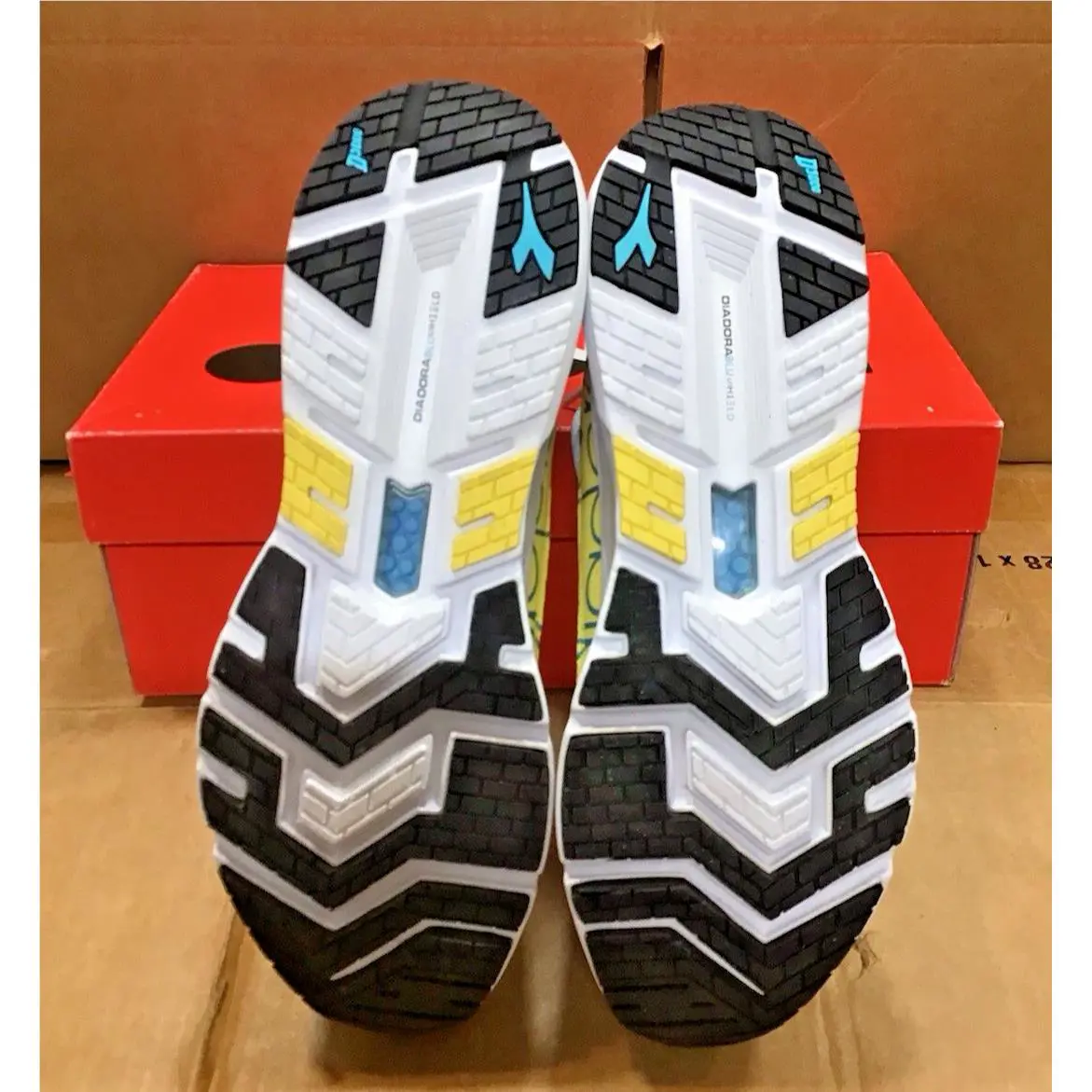 Diadora shoes - diadora Mythos Blushield Volo W Running - 176896-C8372 - Blue, White 2