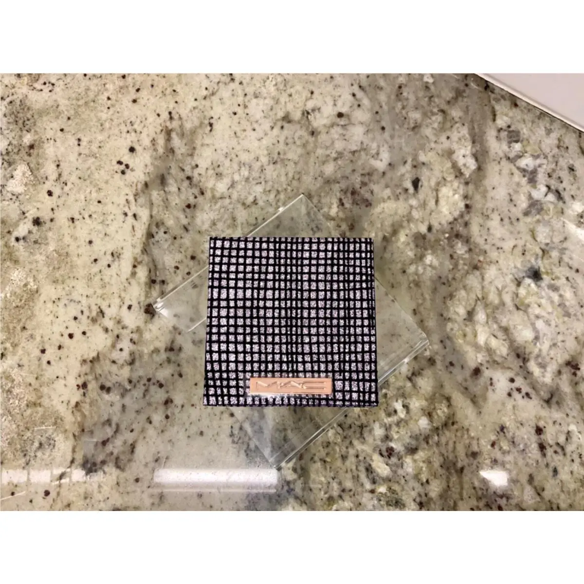 Mac 2019 Starring You Holiday Limited Edition Compacts and Kits STAR SIGHTING COMPACT-LAVENDER by MAC Cosmetics