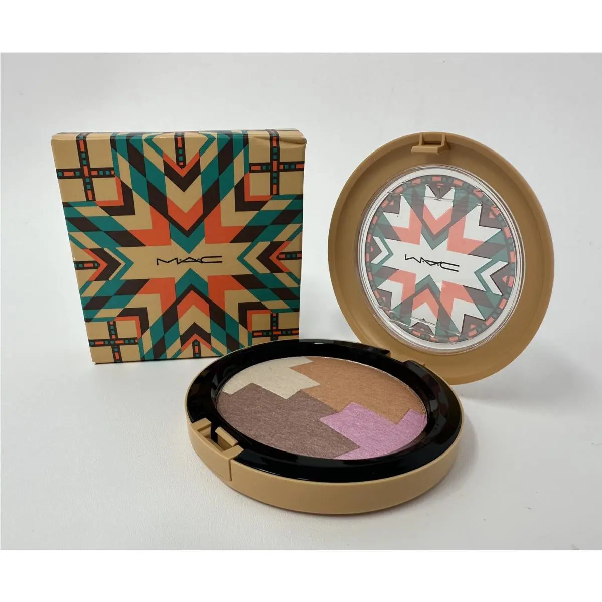 Mac Studio Sculpt Defining Bronzing Powder -delphic