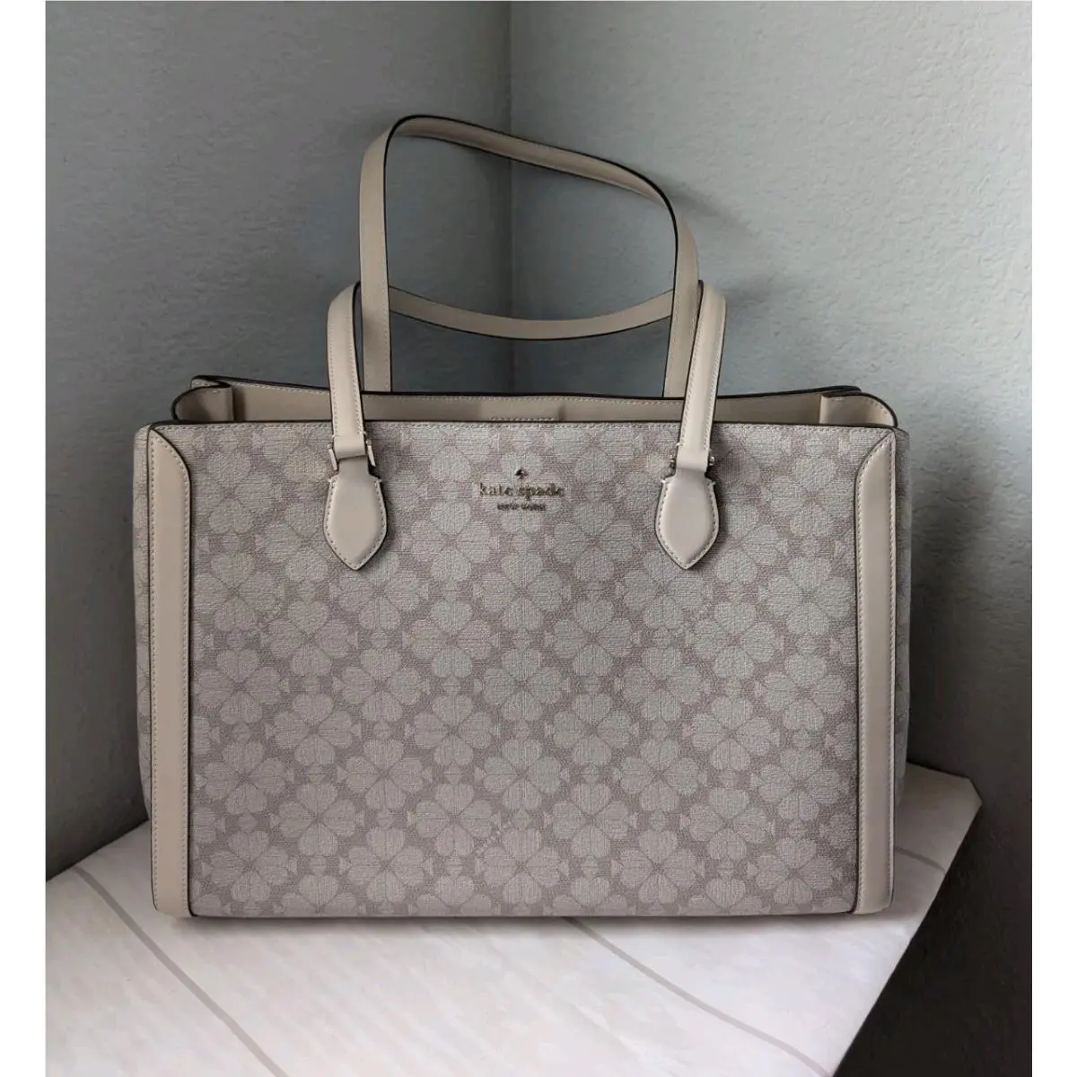 Kate Spade KI791 Signature Spade Flower East West Large Laptop Tote Beige