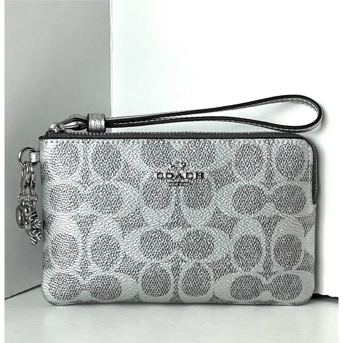 Coach Corner Zip Wristlet CCK93 Silver Signature Canvas Charms Boxed Wallet