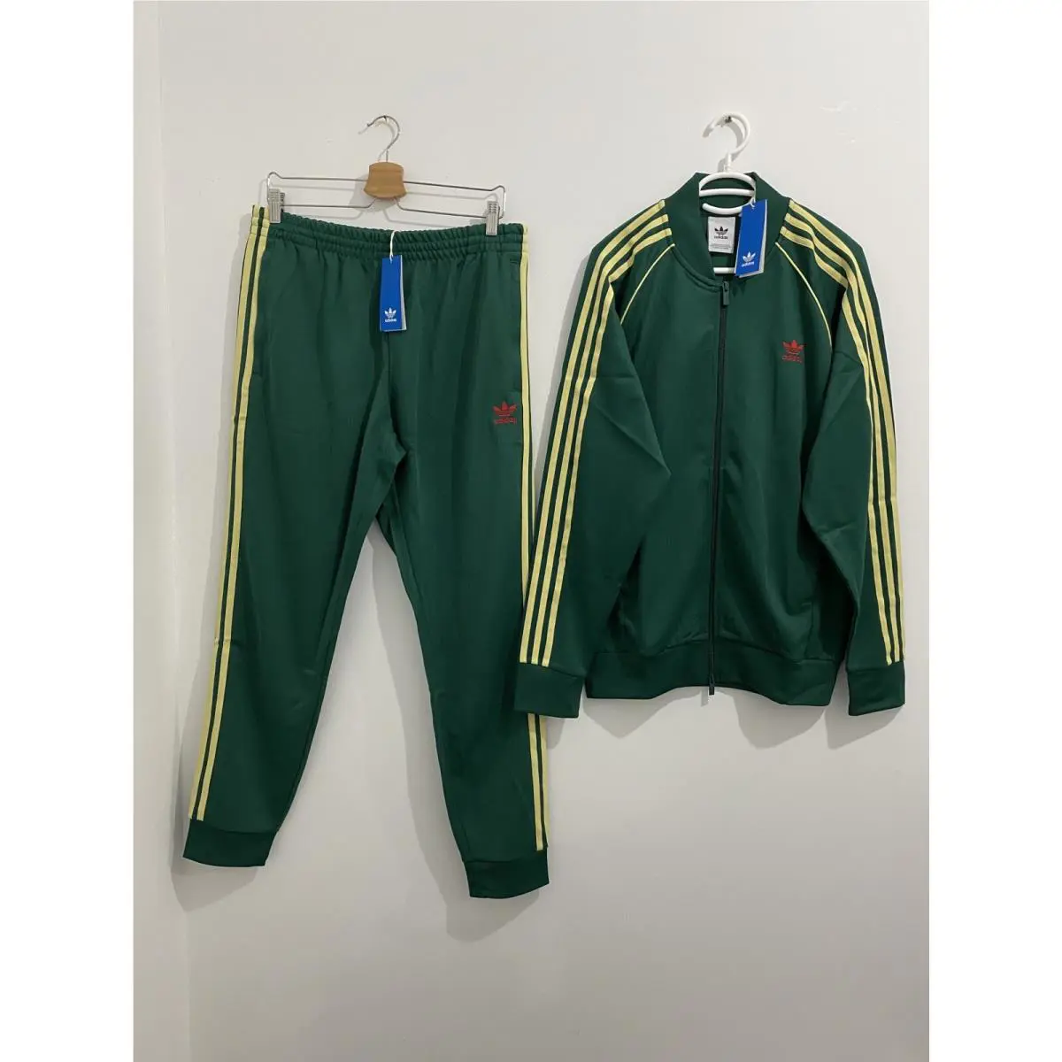 Adidas clothing - Collegiate Green Powder Yellow 0