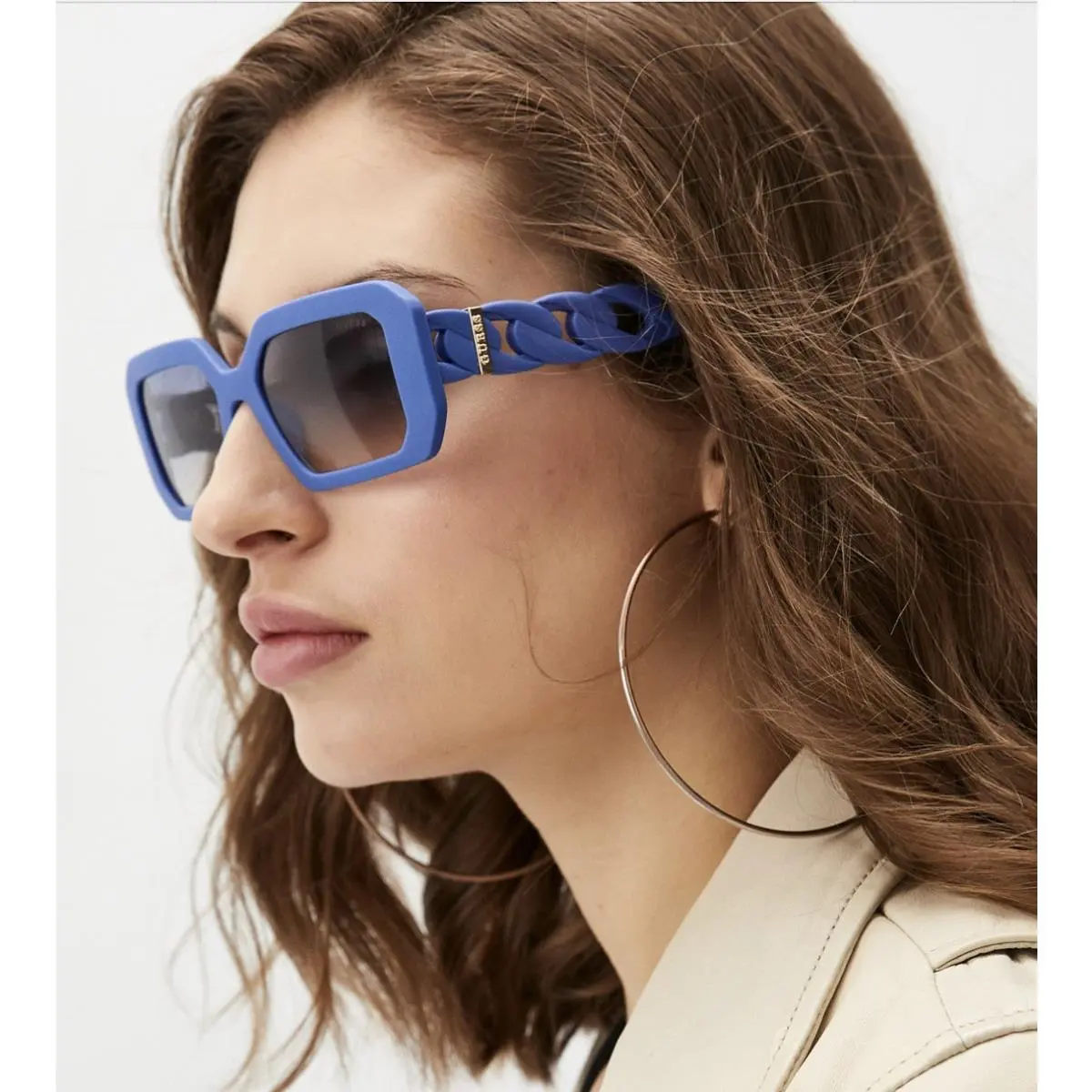 Guess GU00110-91W-54 Sunglasses Boutique Display