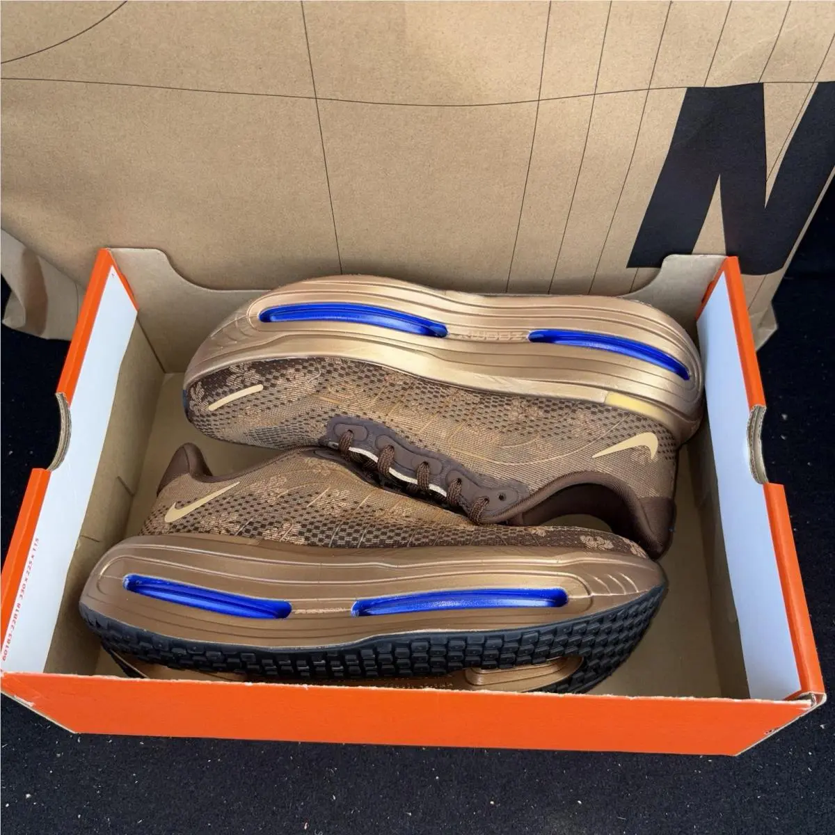 Nike shoes - Nike Vomero Premium - Vomero Premium - IQ0028-200 - Brown (UPC: 198729944054) 5