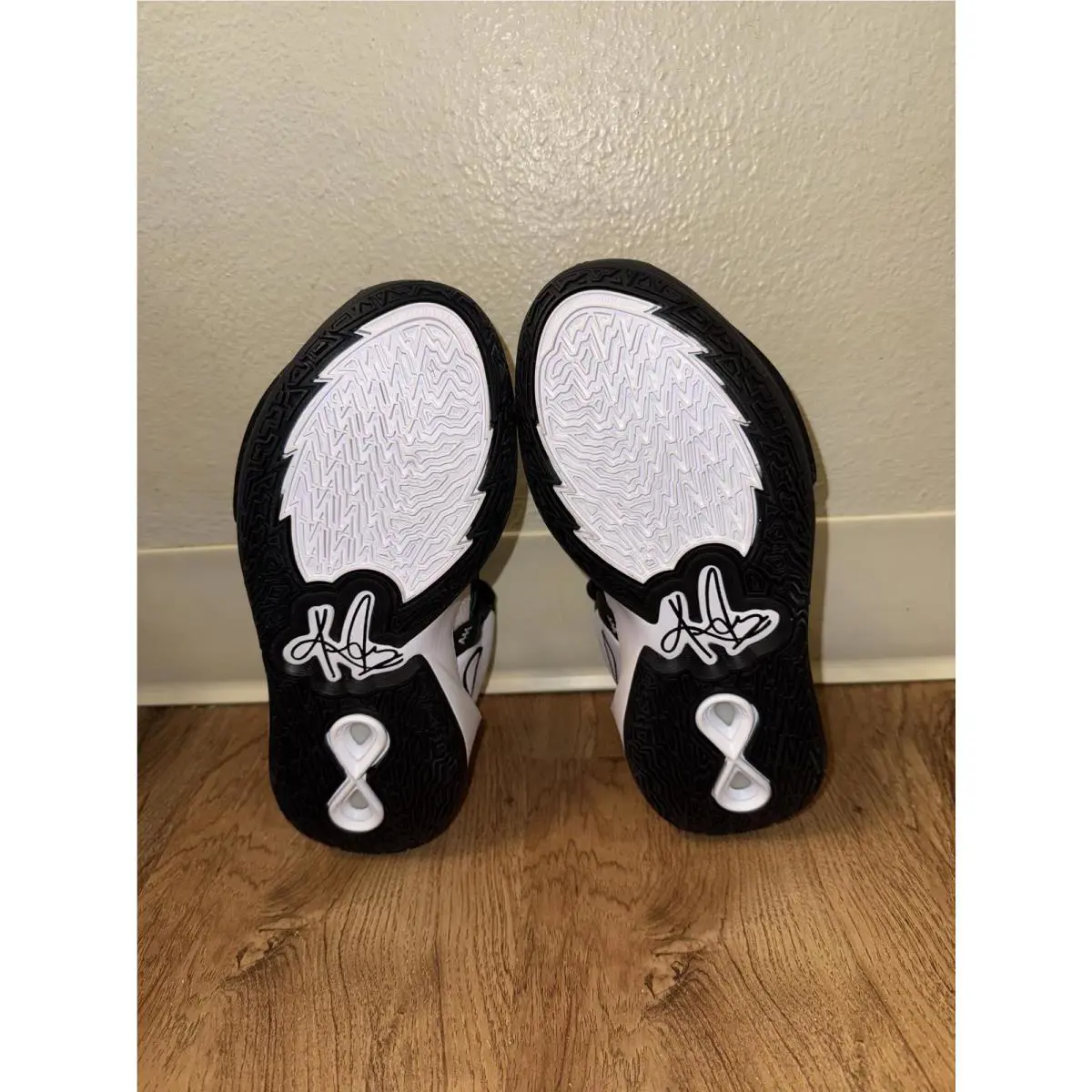 Nike shoes - White 3