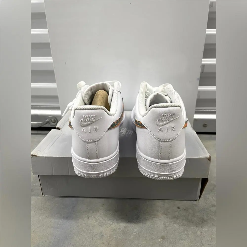 Nike shoes - White 2