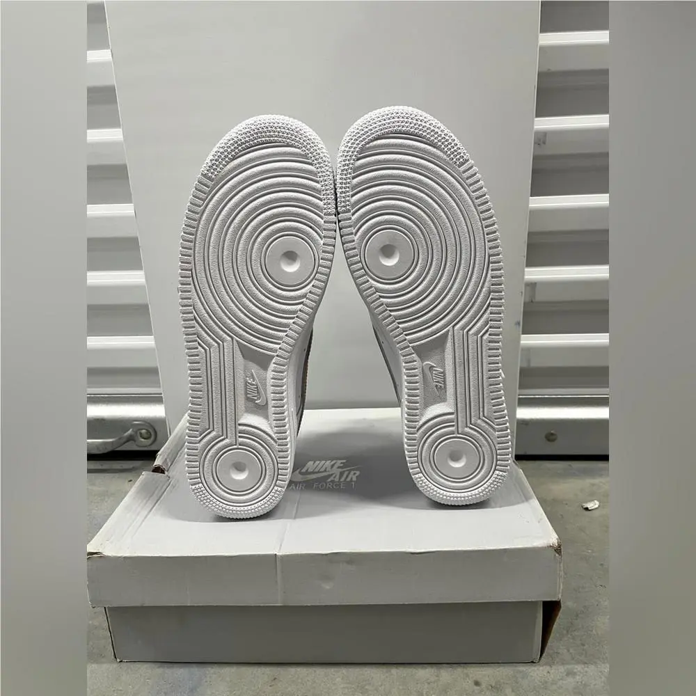 Nike shoes - White 3