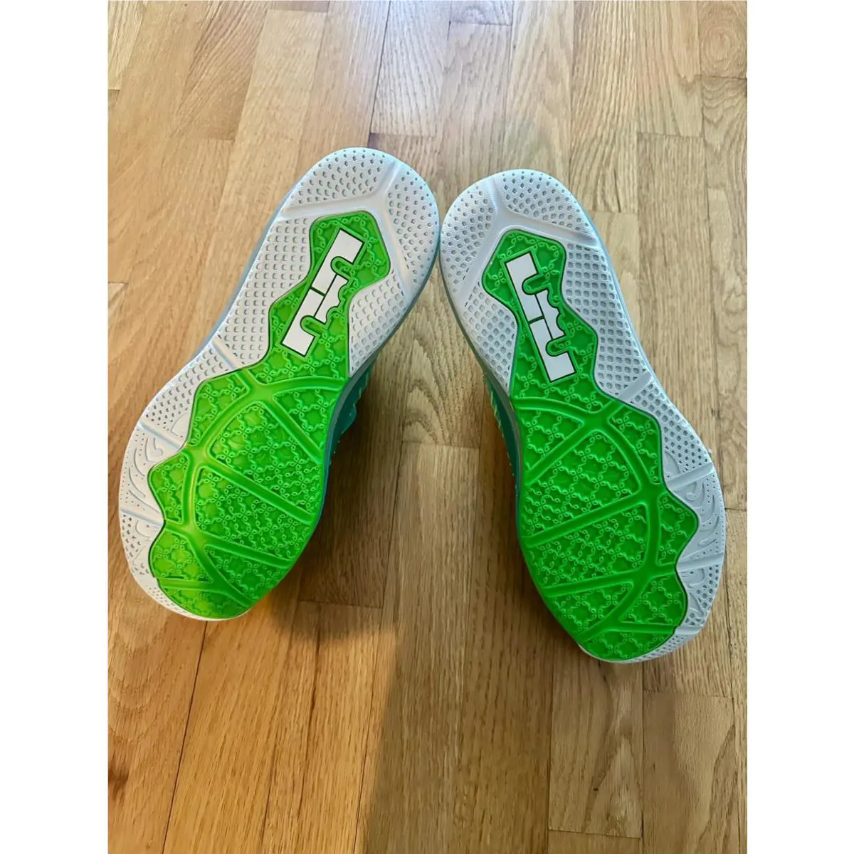 Nike shoes - Nike LeBron 15 - LeBron - 579765-300 - Green, Manufacturer: Crystal Mint/Fiberglass-Poison Green 0