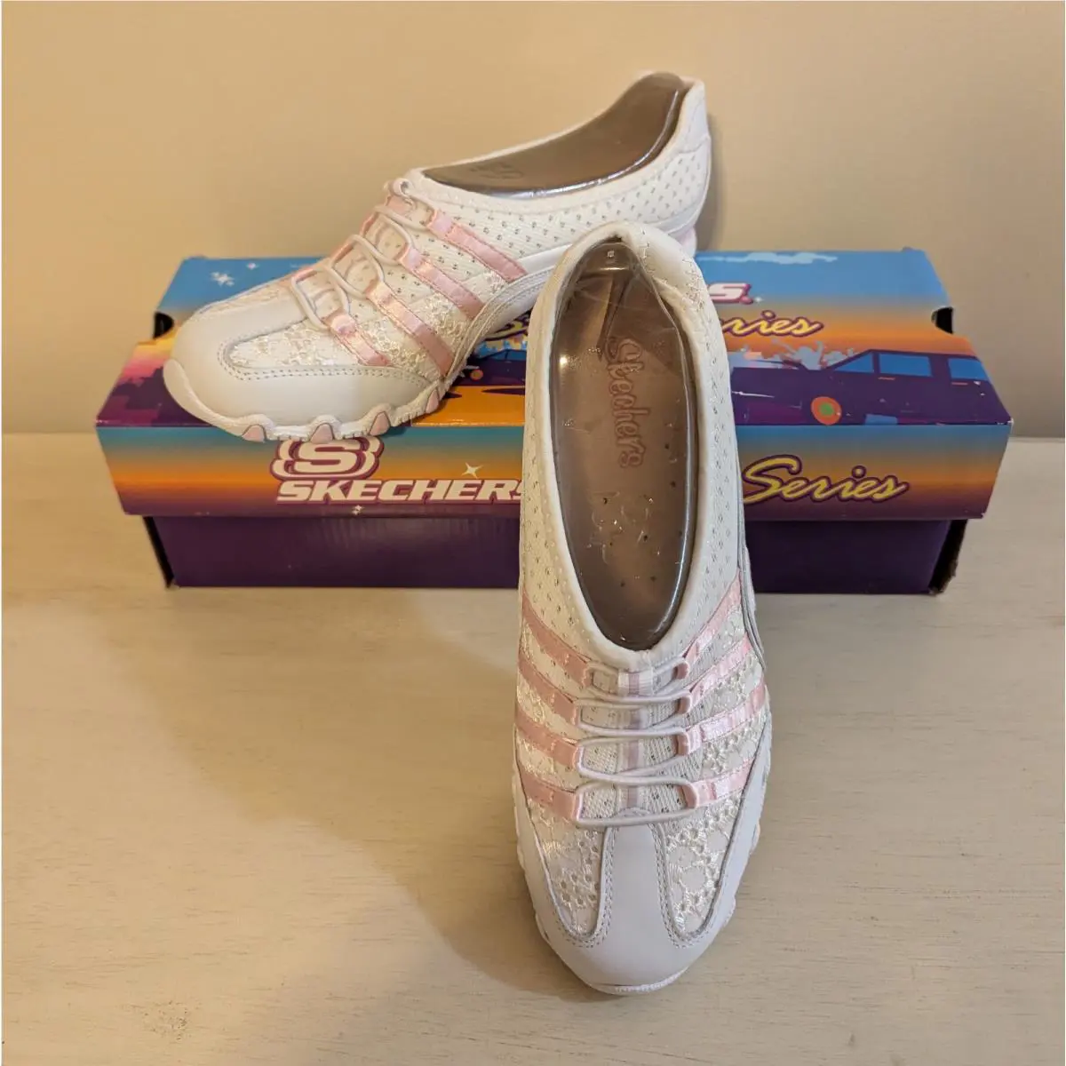 Skechers shoes - White and pink 1