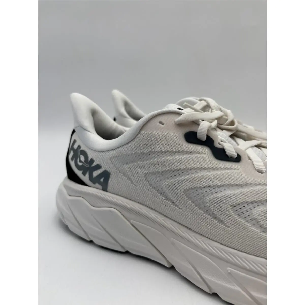 Hoka shoes - Hoka One One Arahi 6 - 1123194 - White 1