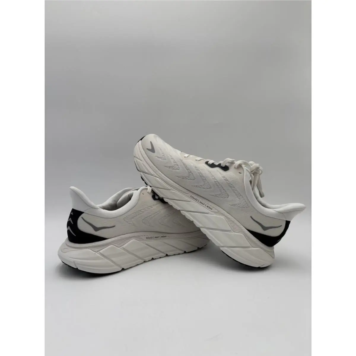 Hoka shoes - Hoka One One Arahi 6 - 1123194 - White 6