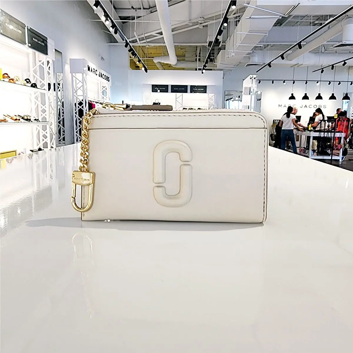 Marc Jacobs J Marc Ivory Leather Zip Card Case Wallet