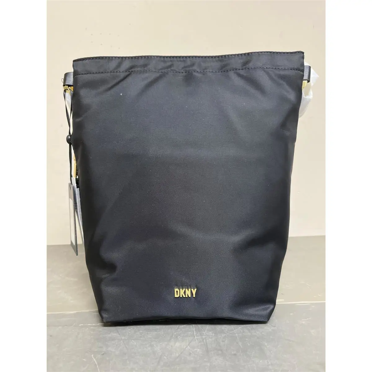 Dkny Yugo Medium Convertible Bucket Bag - Blk/gold 1
