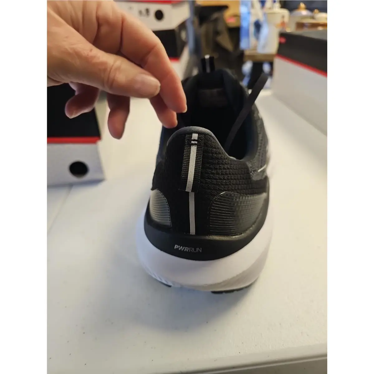 Saucony shoes - Black/White 2
