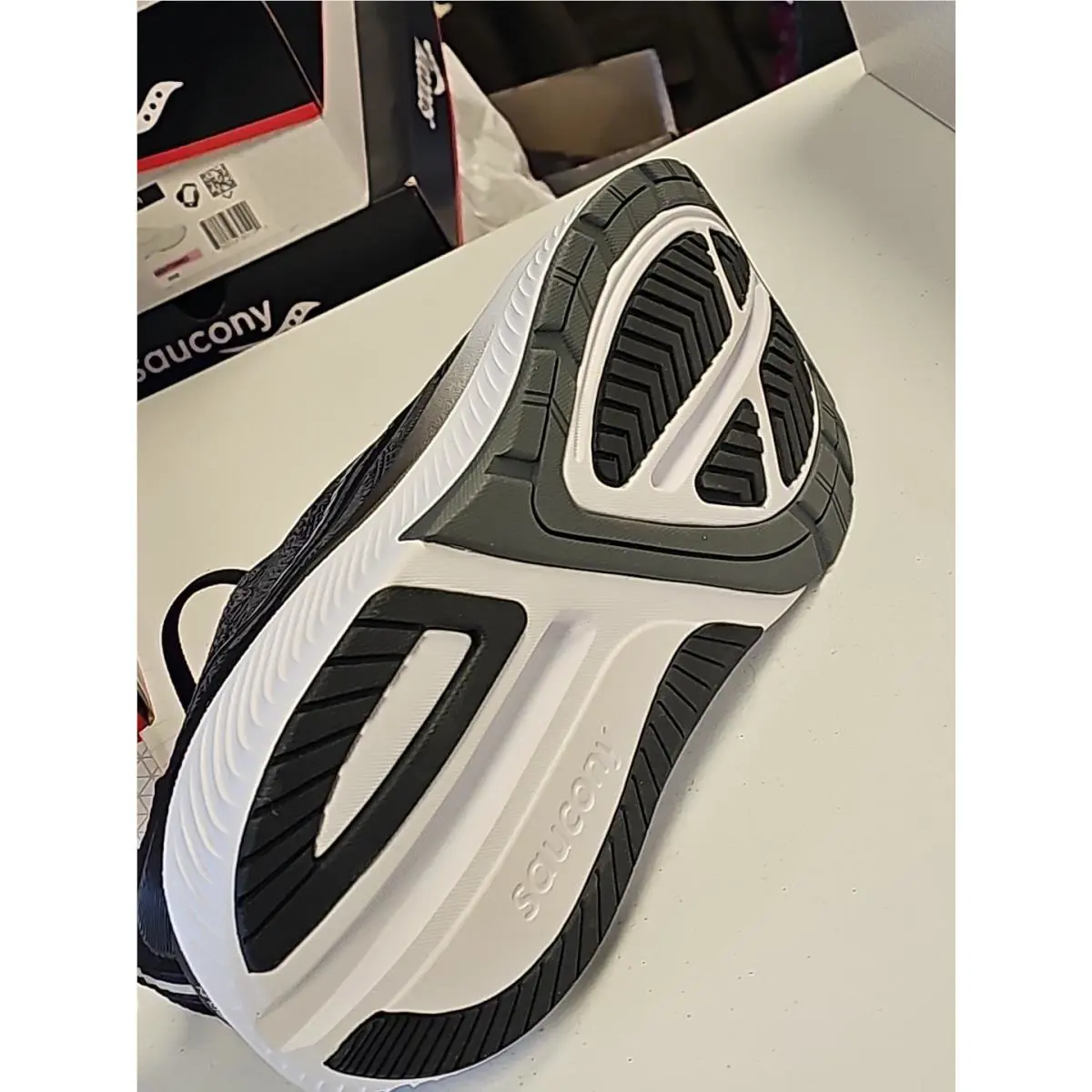 Saucony shoes - Black/White 5