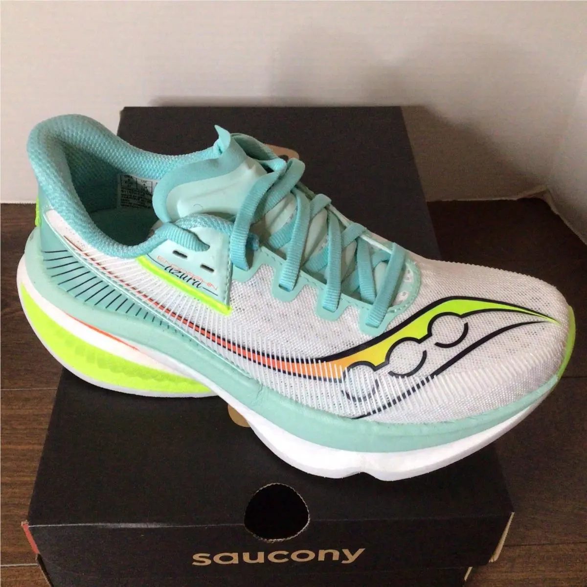 Saucony shoes - Saucony Azura - Azura - S11070-124 - White 0