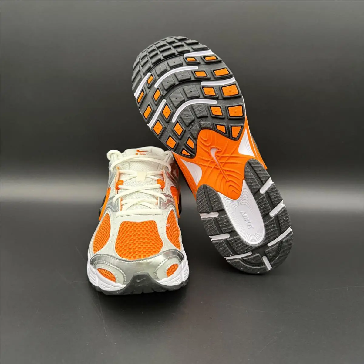 Nike shoes - Nike V5 RNR - RNR - HJ5228-800 - Orange 4