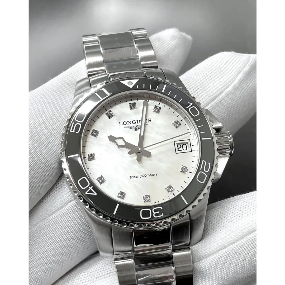 Longines Hydroconquest Quartz 32mm Mop Diamond Dial Women`s Watch L3.370.4.87.6
