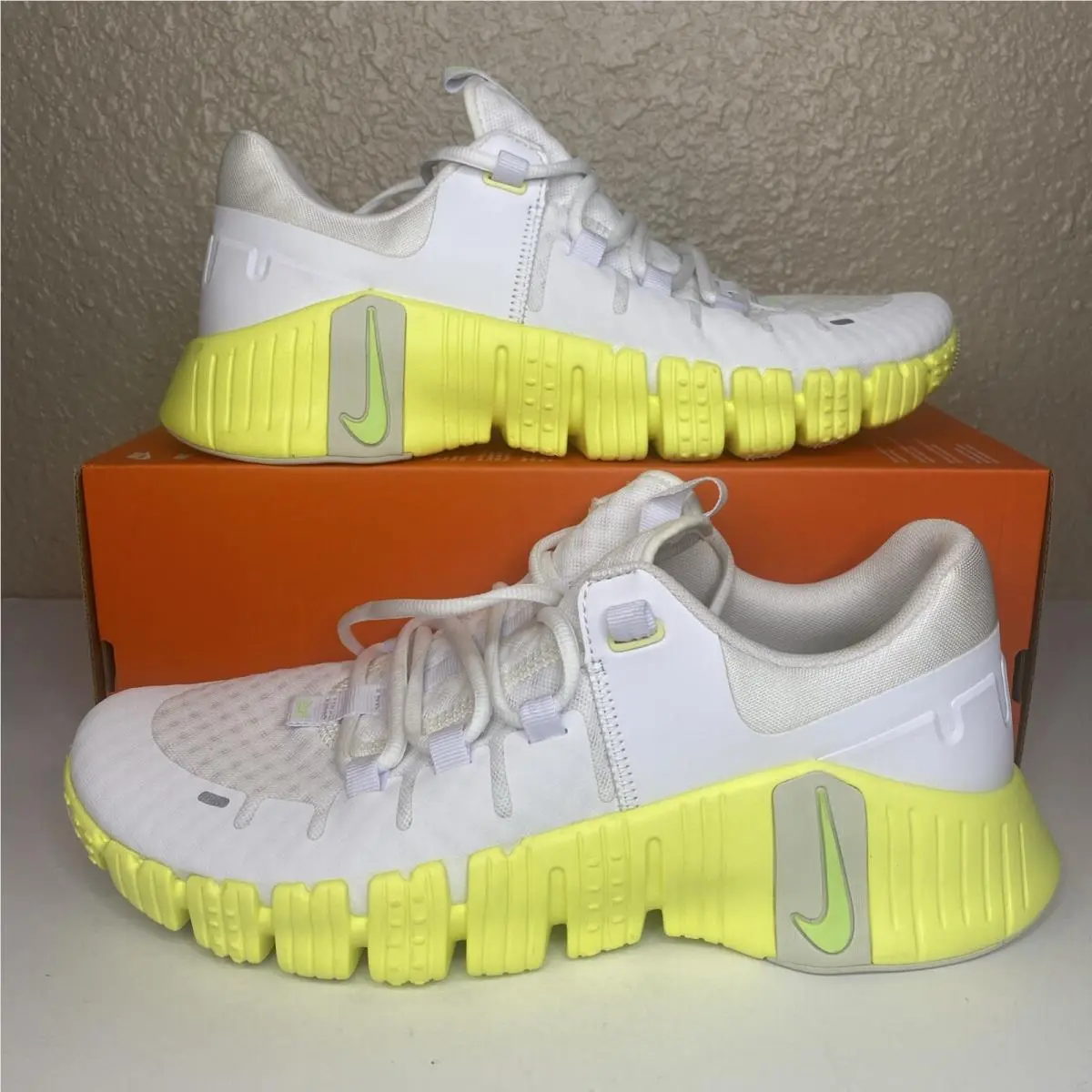 Nike Free Metcon 5 Womens Size 11.5 Shoes DV3950-106 White Lime Blast
