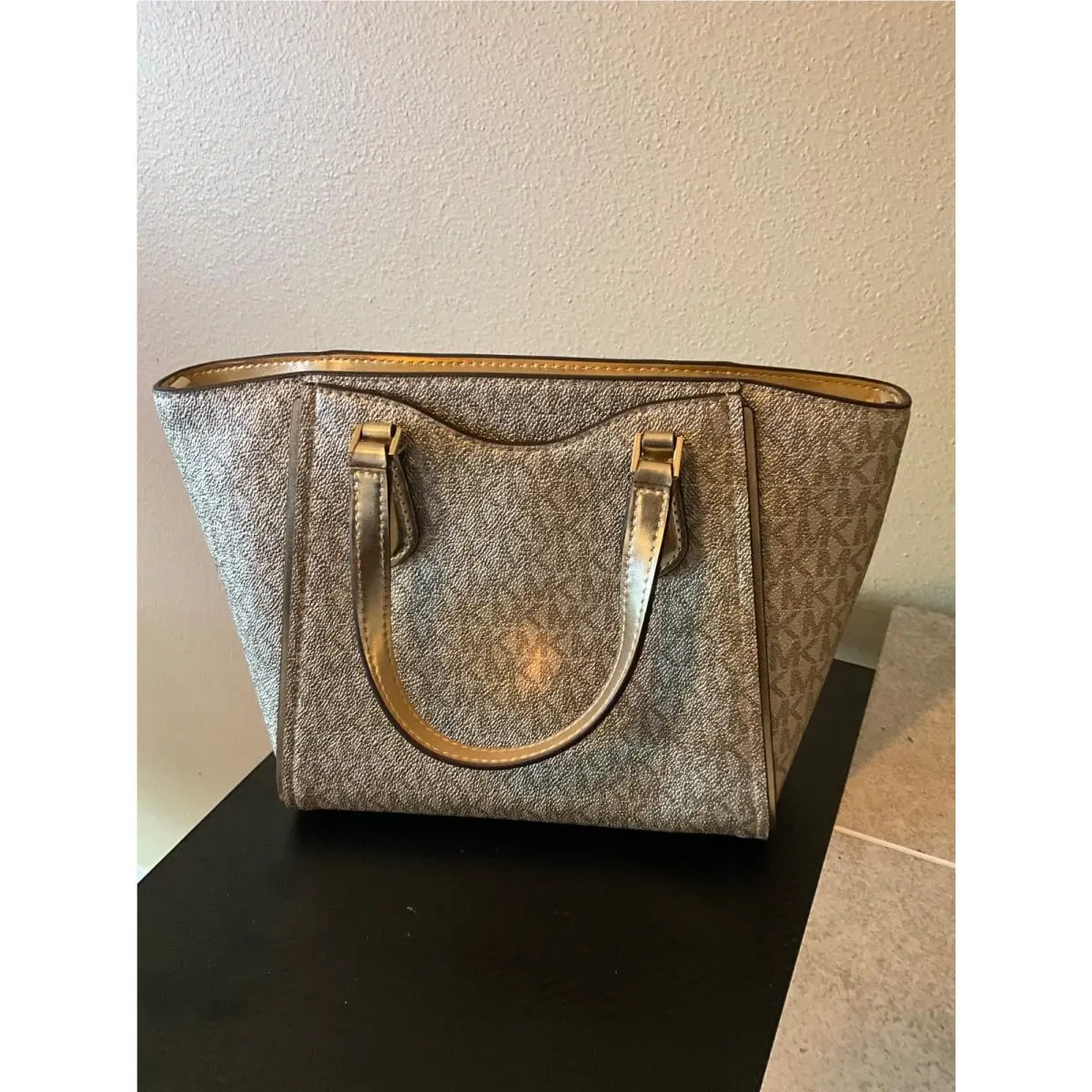 Tote Small Convertable Crossbody Pale Gold Signature Logo Taryn by Michael Kors