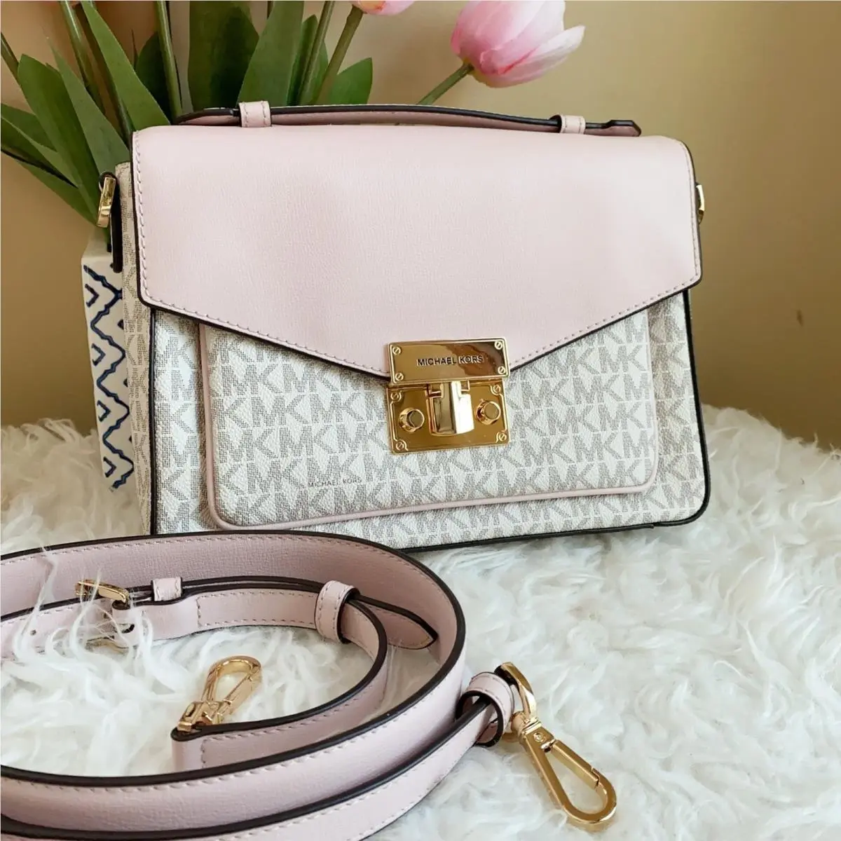 Michael Kors Rose Medium Messenger