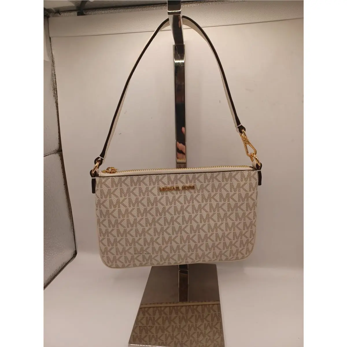 Michael Jors Jet Set Small Signature Logo Convertible Wristlet-light Cream
