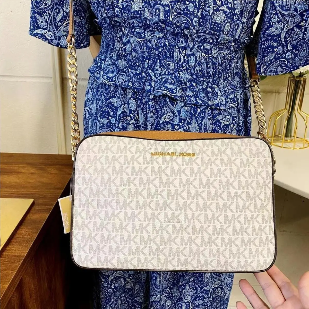 Michael Kors 35F8GTTC3B Jet Set Item Large Crossbody Vanilla