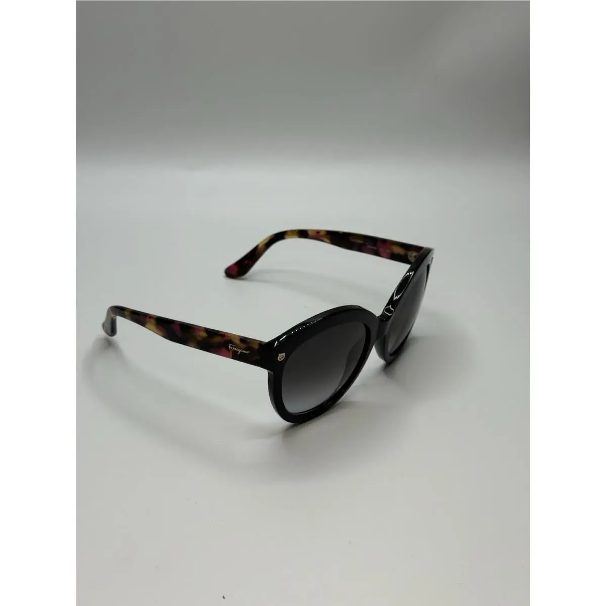 Salvatore Ferragamo SF677S Sunglasses Black Frame