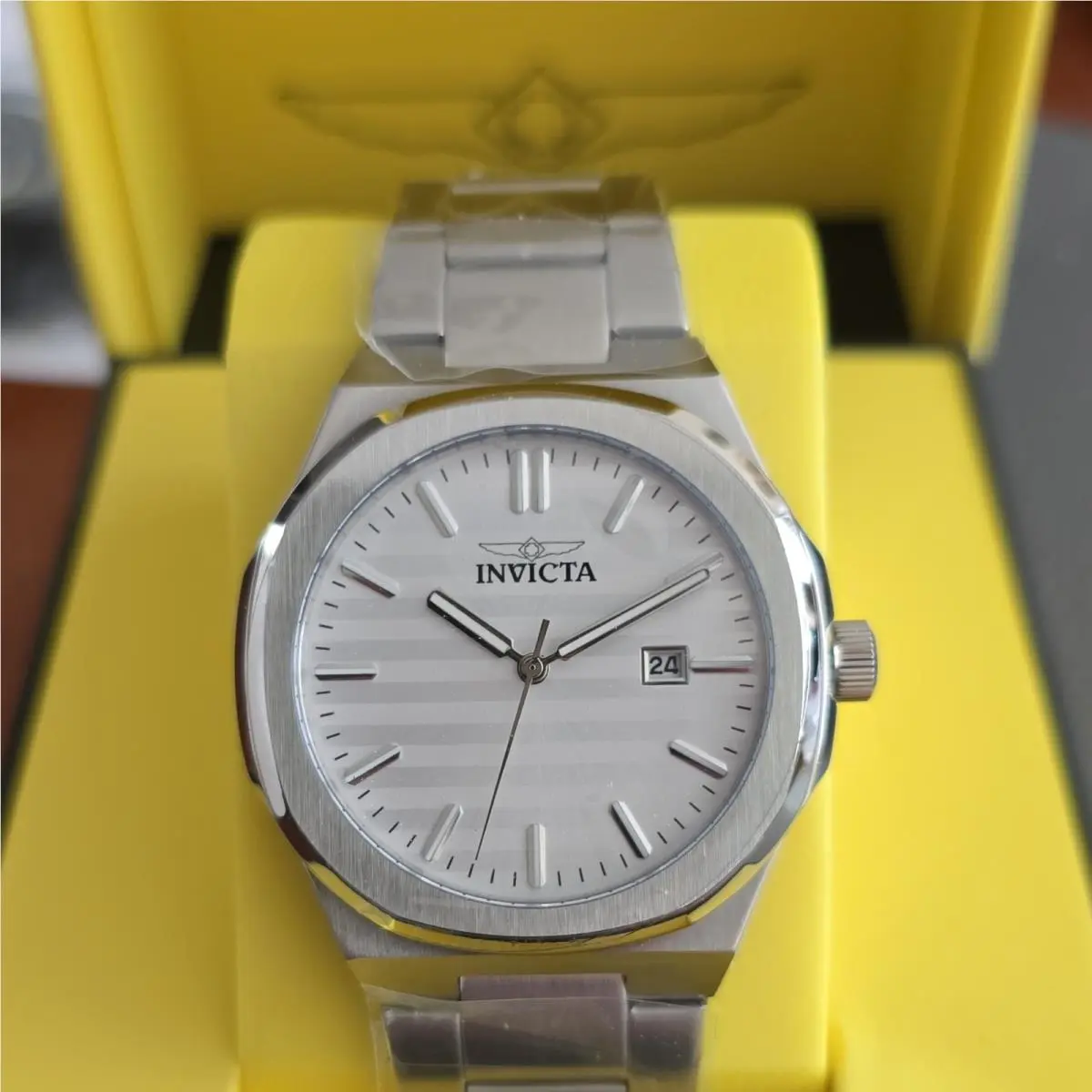 Invicta Speedway Vantage Men`s 43mm Quartz Silver Dial SS 50m Watch