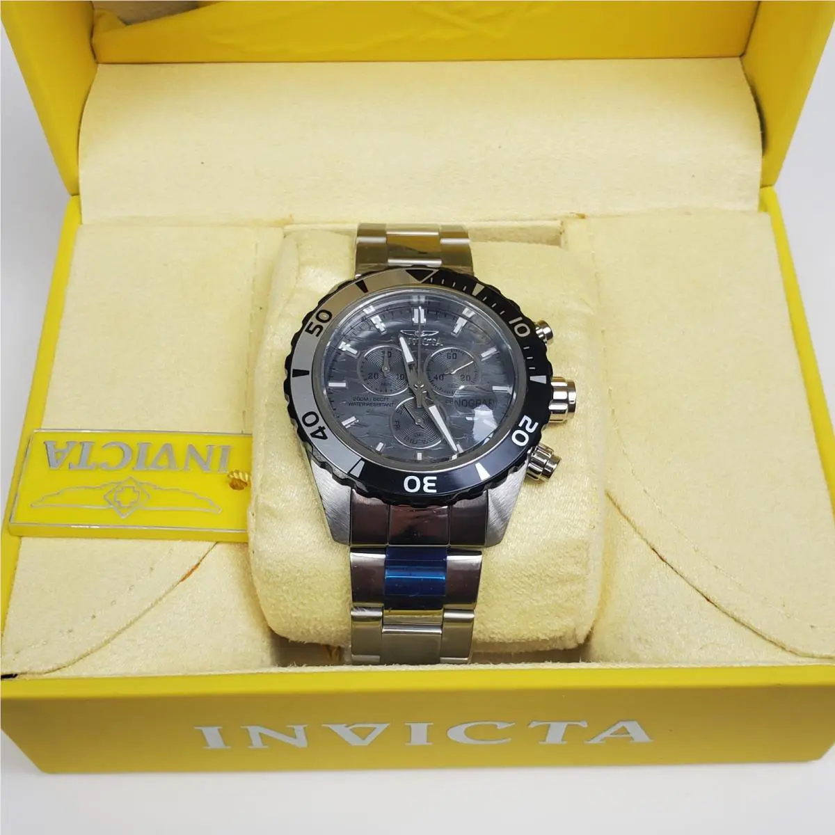 Invicta Pro Diver 14341 Diver 200M Swiss Movement Men`s Watch Nos Needs Battery