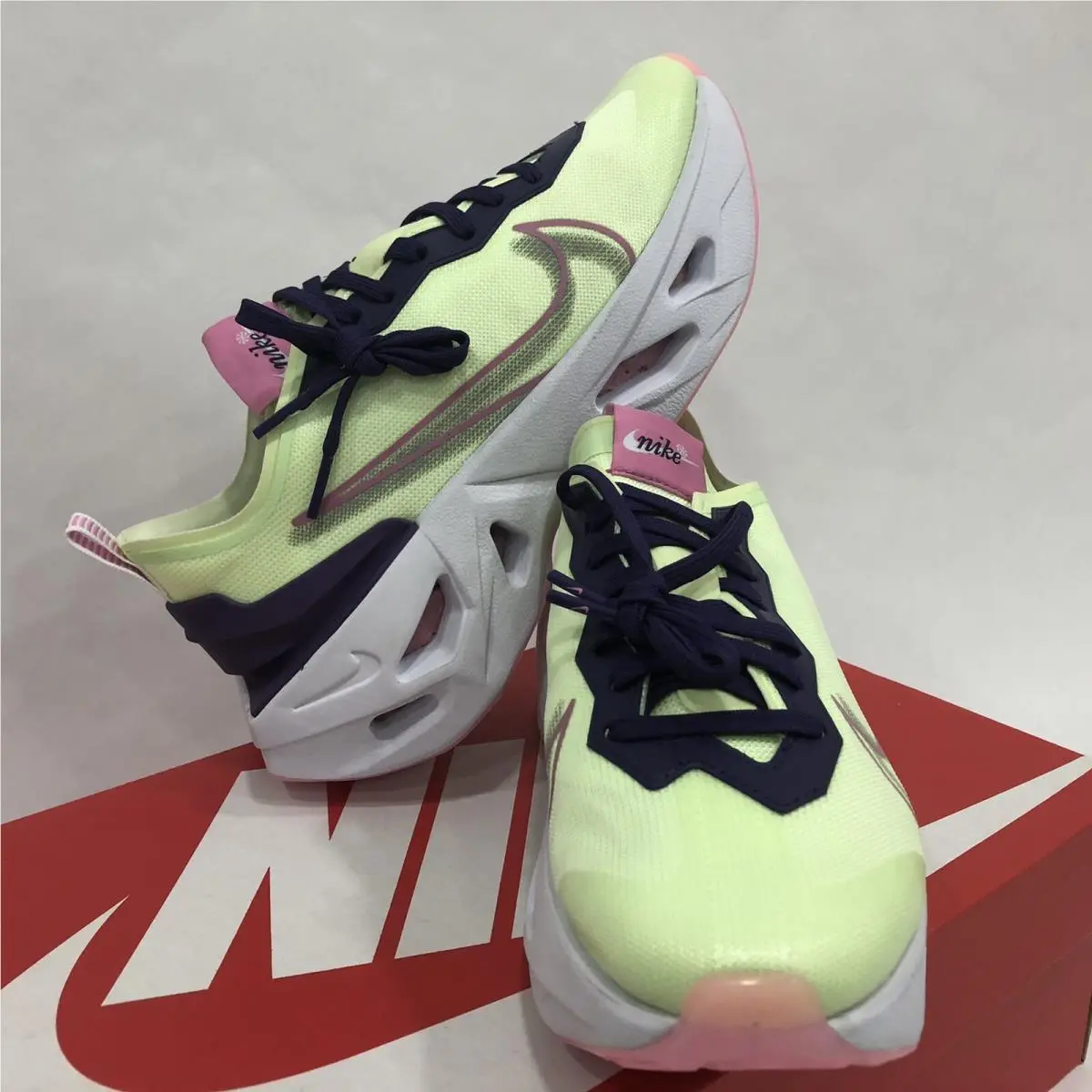 Nike Women`s Zoom X Vista Grind Barely Volt/magic Flamingo CT8919-001 Sz 6