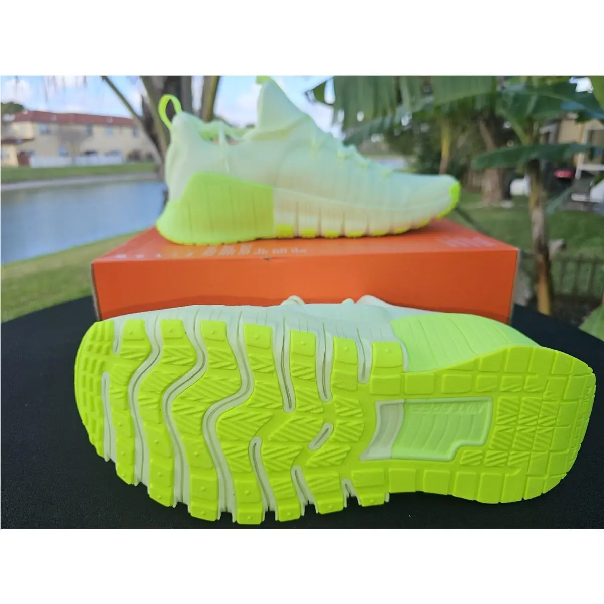 Size 11 Womens Nike Free Metcon 6 Barely Volt FJ7126-702 - Green