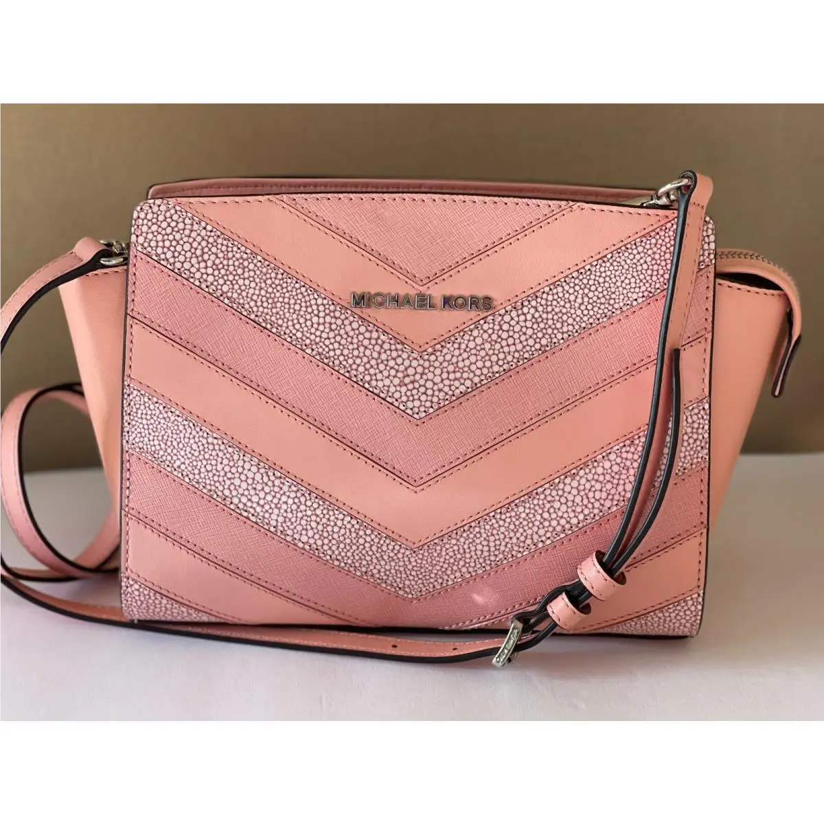 Michael Kors Pink Chevron Top Zip Leather Medium Selma Messenger Crossbody Bag
