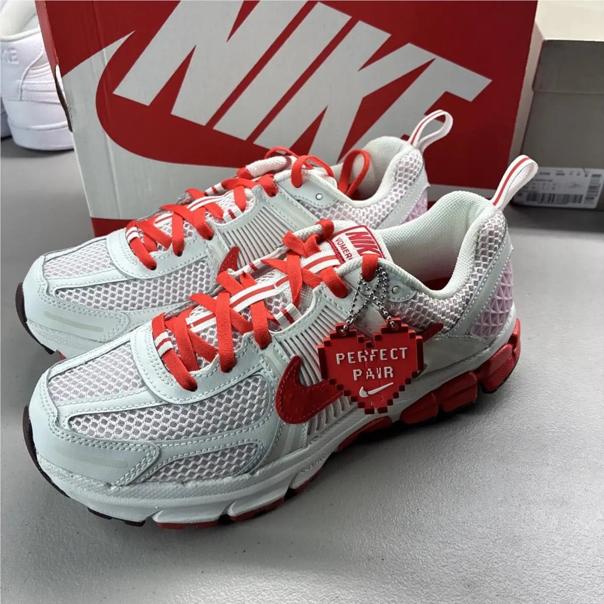 Nike Vomero 5 BG Summit White LT Crimson HV5171 121 Size 6Y/Women`s Sz 7.5