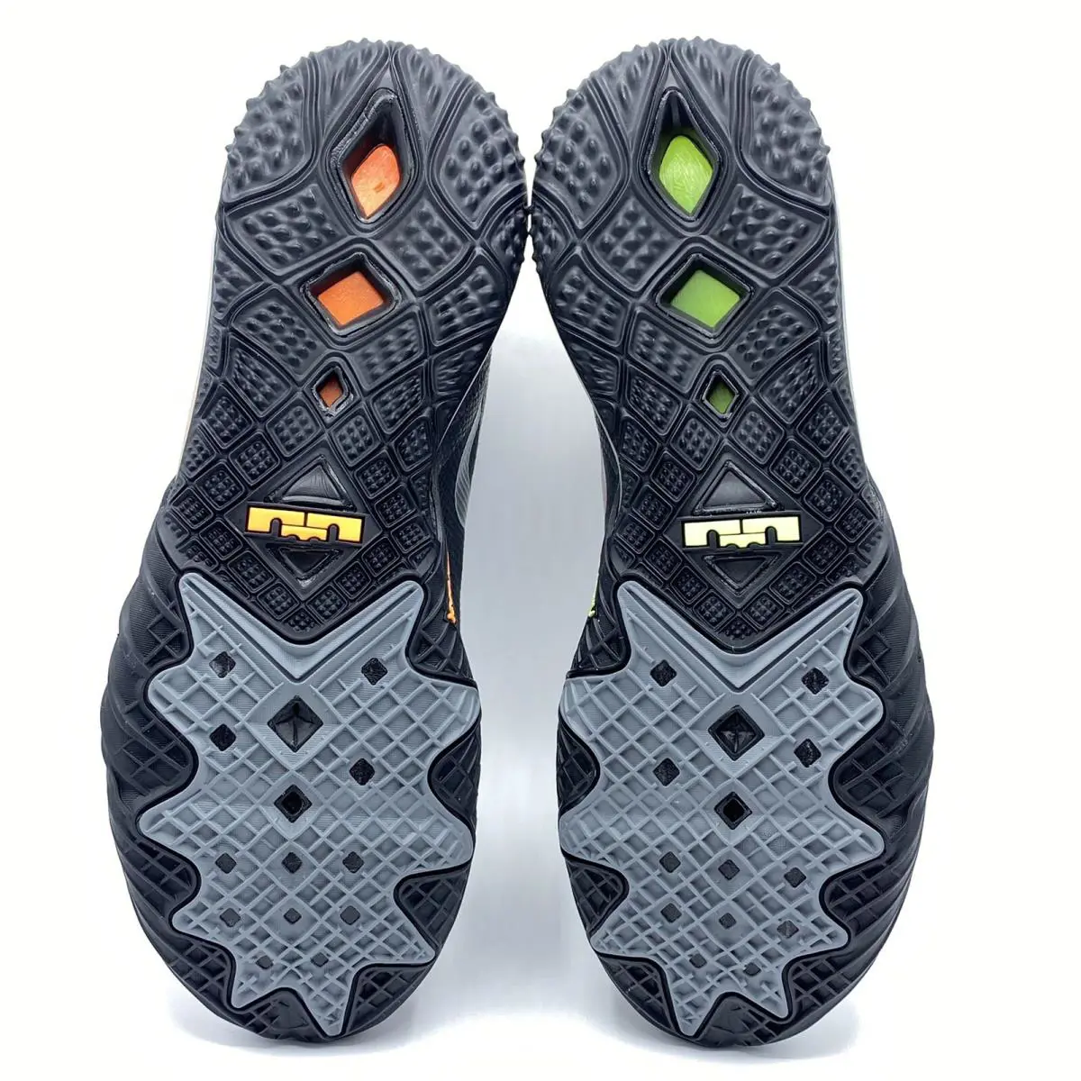 Nike shoes - Lebron XVII - Lebron XVII - CV7562 - Multicolor, Manufacturer: MULTICOLOR 9